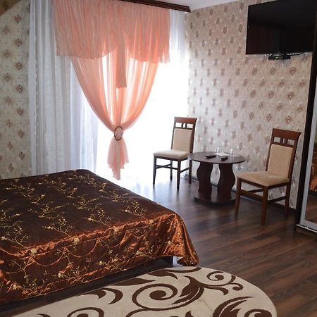 Hotel Fiyesta Sztarokosztyantinyiv Kültér fotó