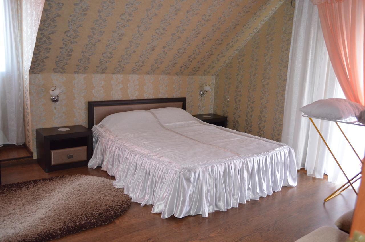 Hotel Fiyesta Sztarokosztyantinyiv Kültér fotó