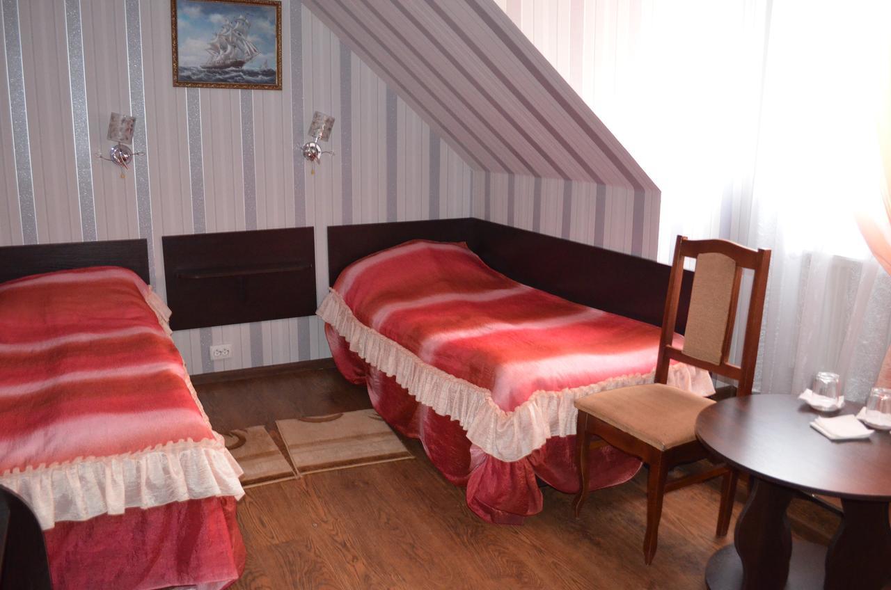 Hotel Fiyesta Sztarokosztyantinyiv Kültér fotó