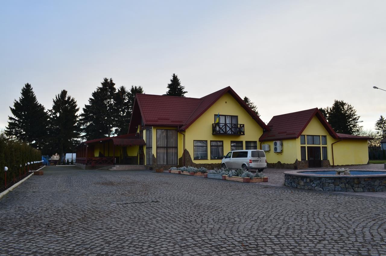 Hotel Fiyesta Sztarokosztyantinyiv Kültér fotó