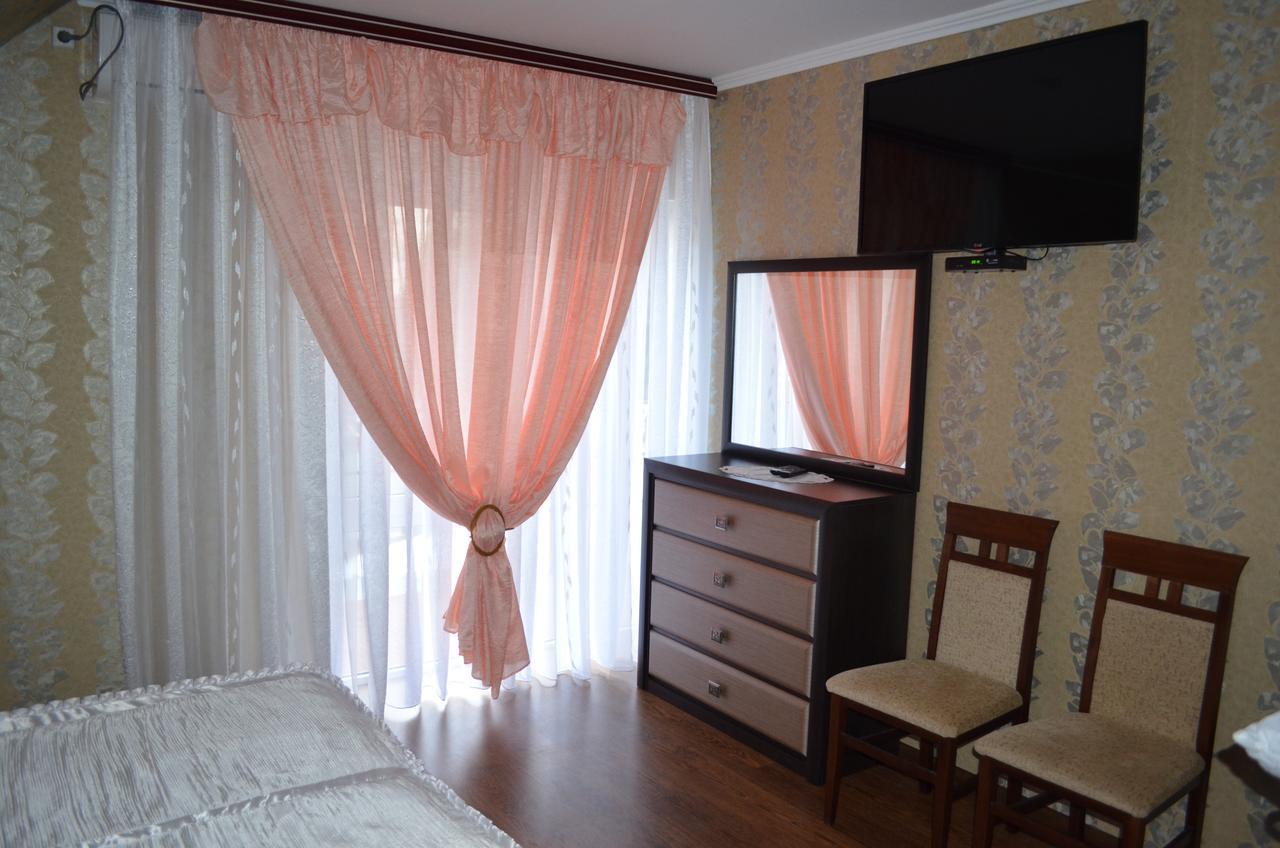 Hotel Fiyesta Sztarokosztyantinyiv Kültér fotó