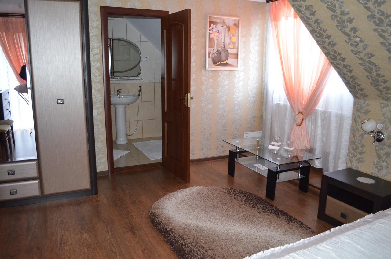 Hotel Fiyesta Sztarokosztyantinyiv Kültér fotó