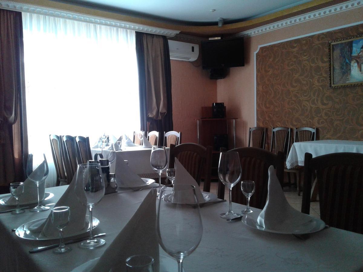 Hotel Fiyesta Sztarokosztyantinyiv Kültér fotó